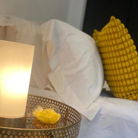 Appartamento Beautiful Modern Studio In High Street Kensington Londra Esterno foto
