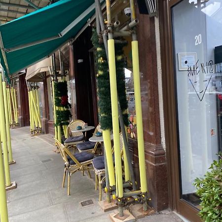 Appartamento Beautiful Modern Studio In High Street Kensington Londra Esterno foto