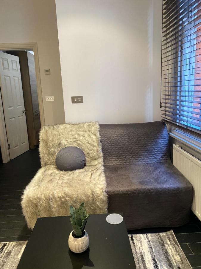 Appartamento Beautiful Modern Studio In High Street Kensington Londra Esterno foto