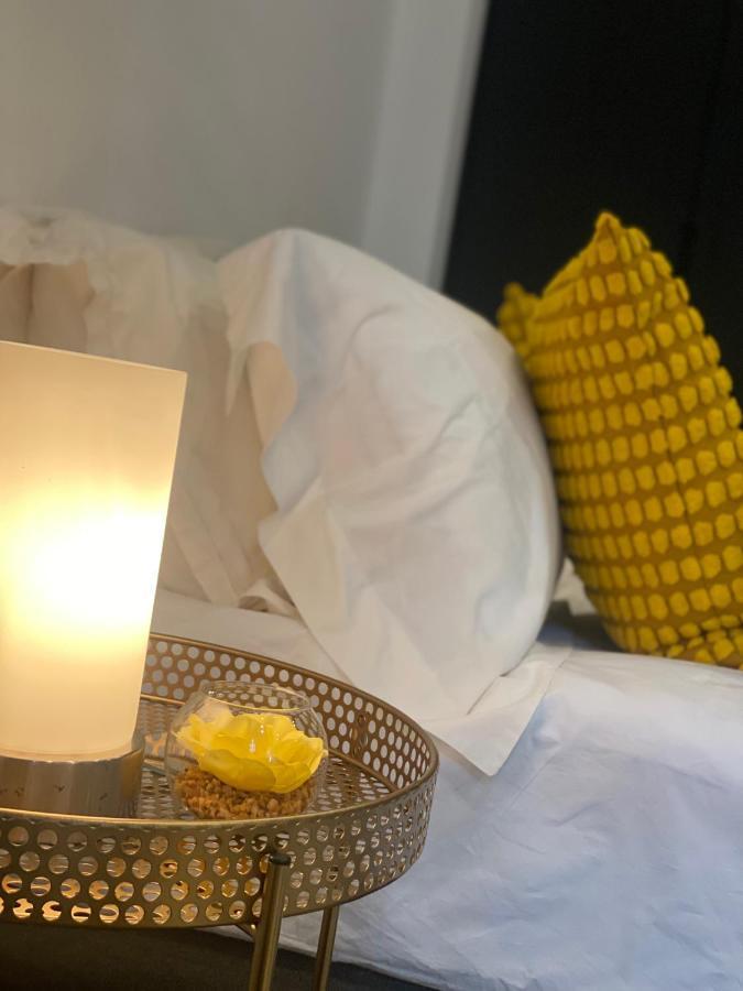 Appartamento Beautiful Modern Studio In High Street Kensington Londra Esterno foto