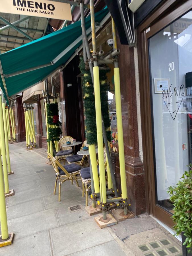 Appartamento Beautiful Modern Studio In High Street Kensington Londra Esterno foto